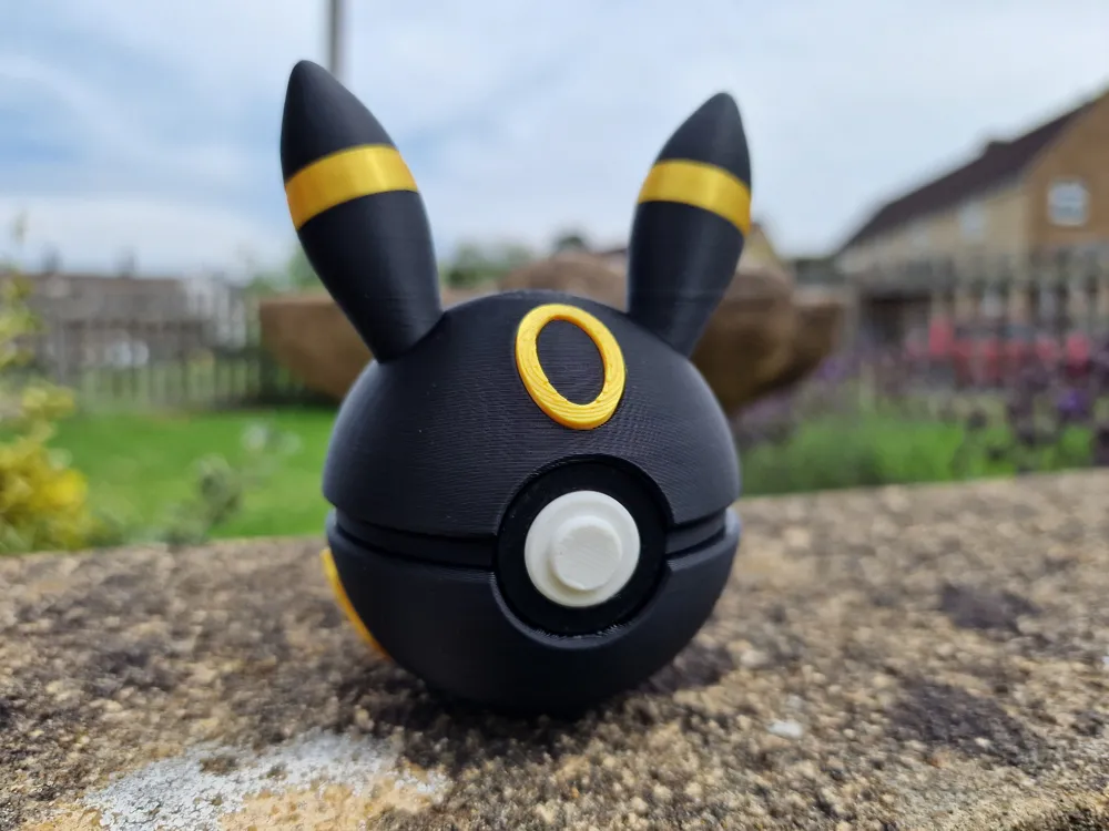 Umbreon Pokeball (Pre Order)